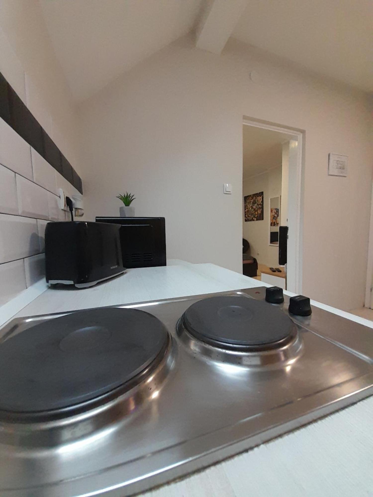 Cool & Cozy Center Apartment Суботица Екстериор снимка