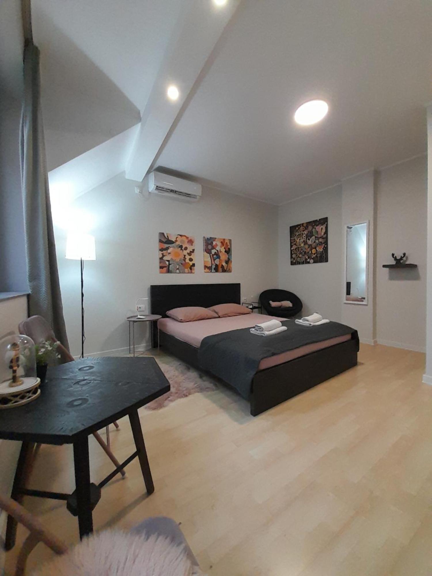 Cool & Cozy Center Apartment Суботица Екстериор снимка